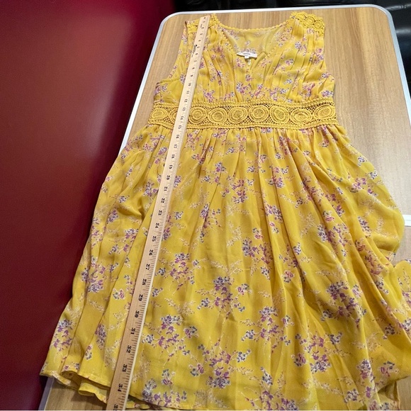 Entro Mustard Floral V-Neck Top - Picture 5 of 8